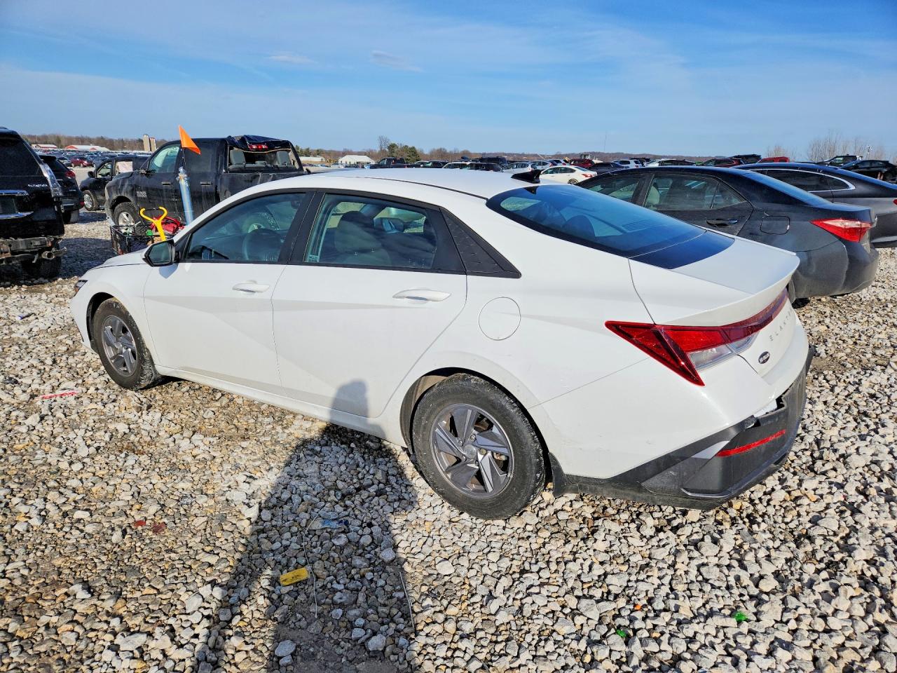 2024 HYUNDAI ELANTRA SE photo 3