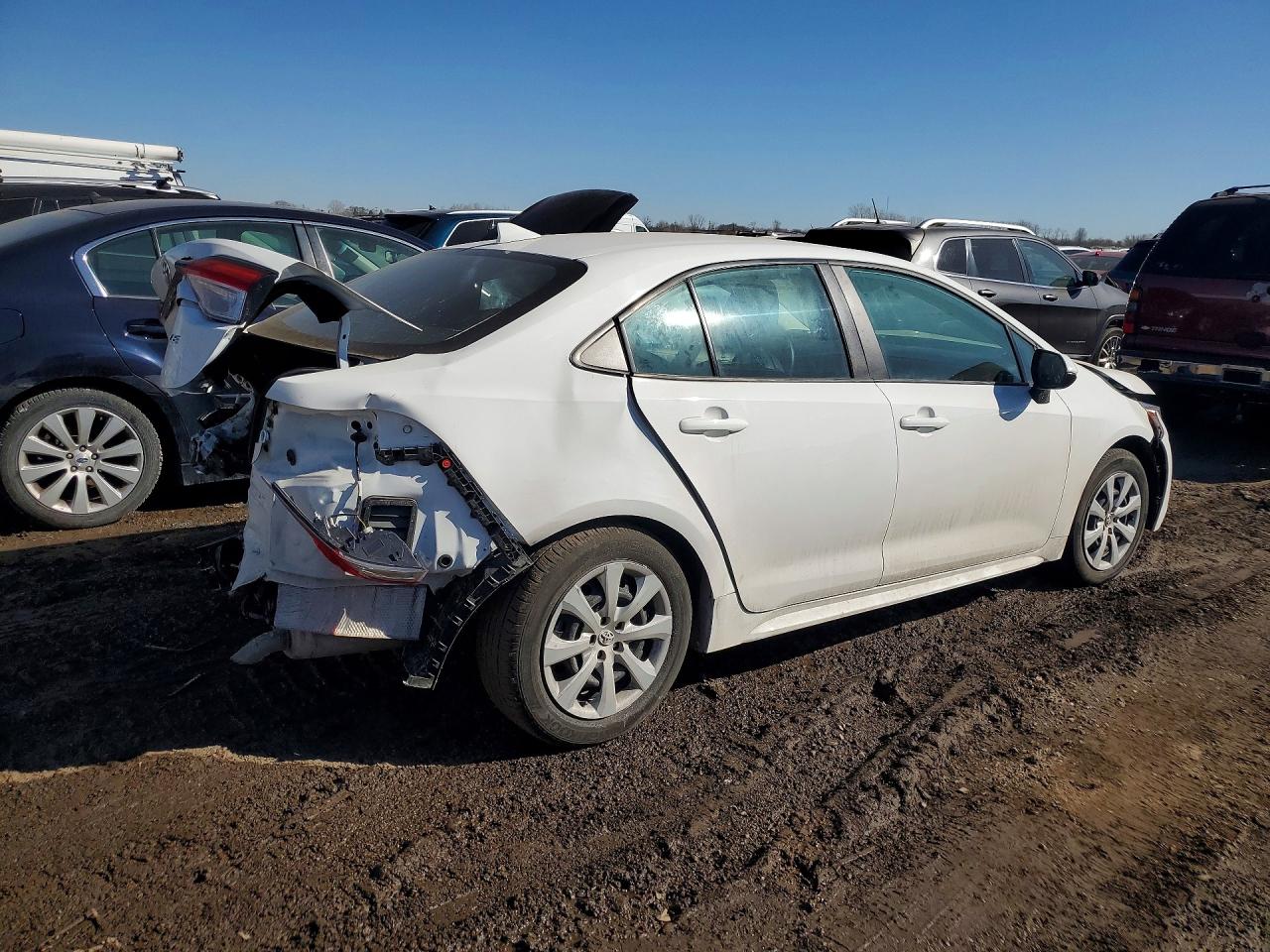 2024 TOYOTA COROLLA LE photo 3