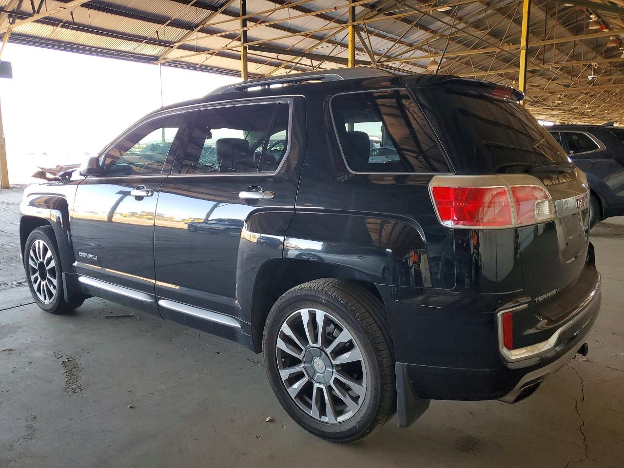 2017 GMC TERRAIN DENALI photo 4