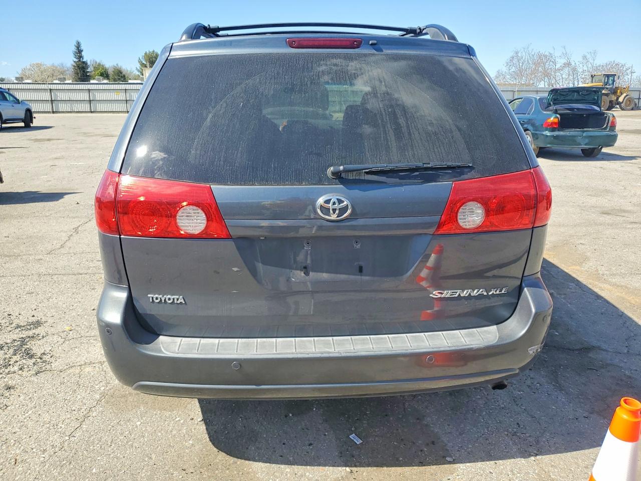 2009 TOYOTA SIENNA XLE photo 11