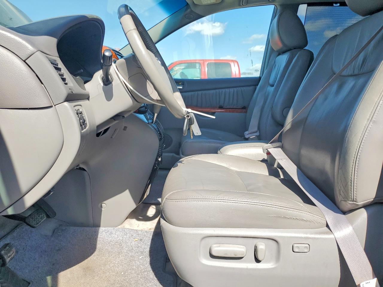 2009 TOYOTA SIENNA XLE photo 13