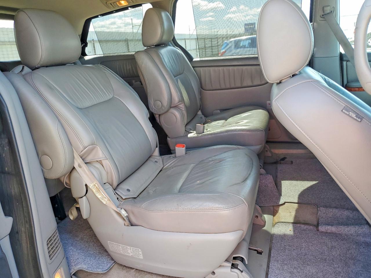 2009 TOYOTA SIENNA XLE photo 21