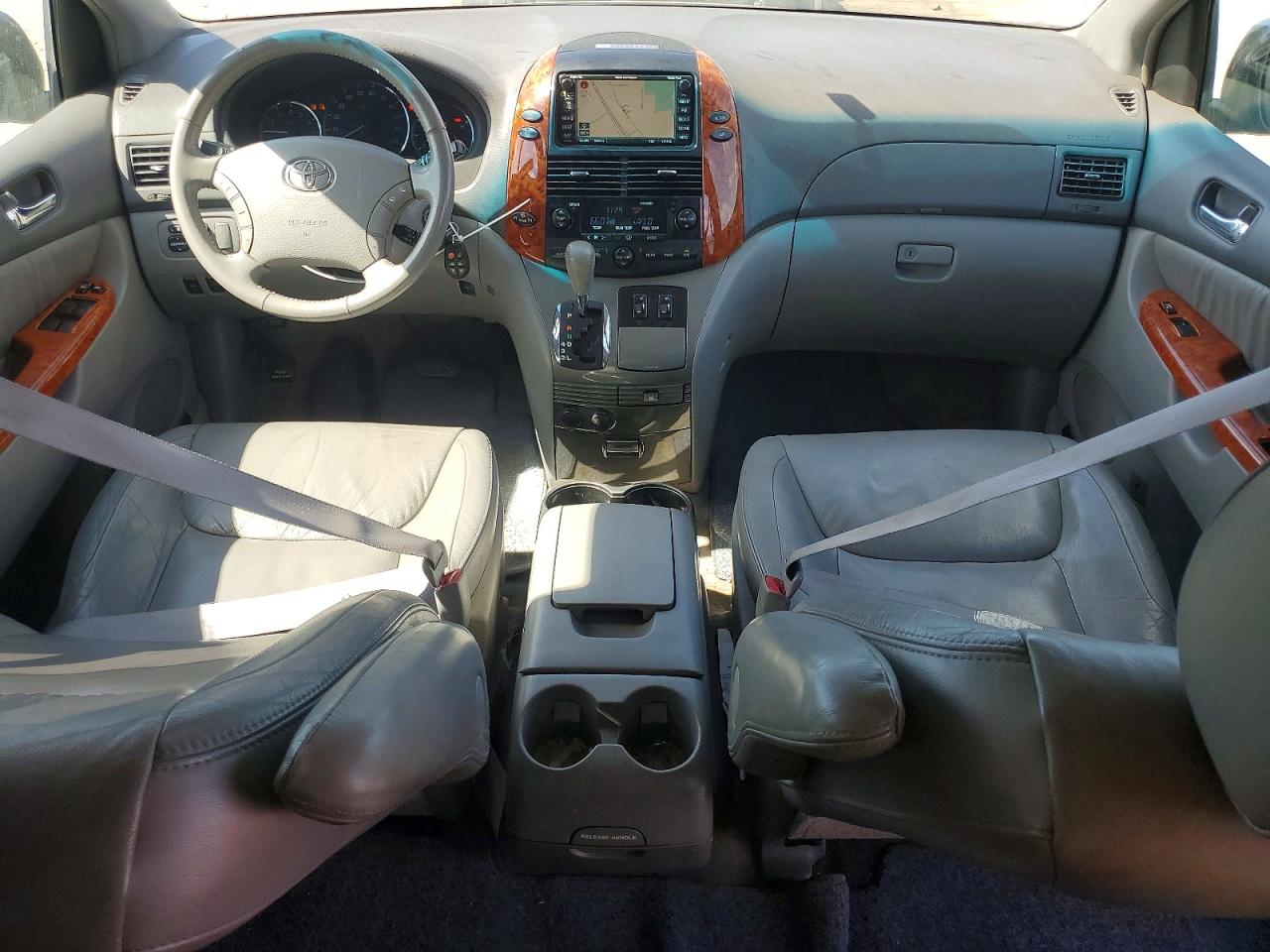 2009 TOYOTA SIENNA XLE photo 15