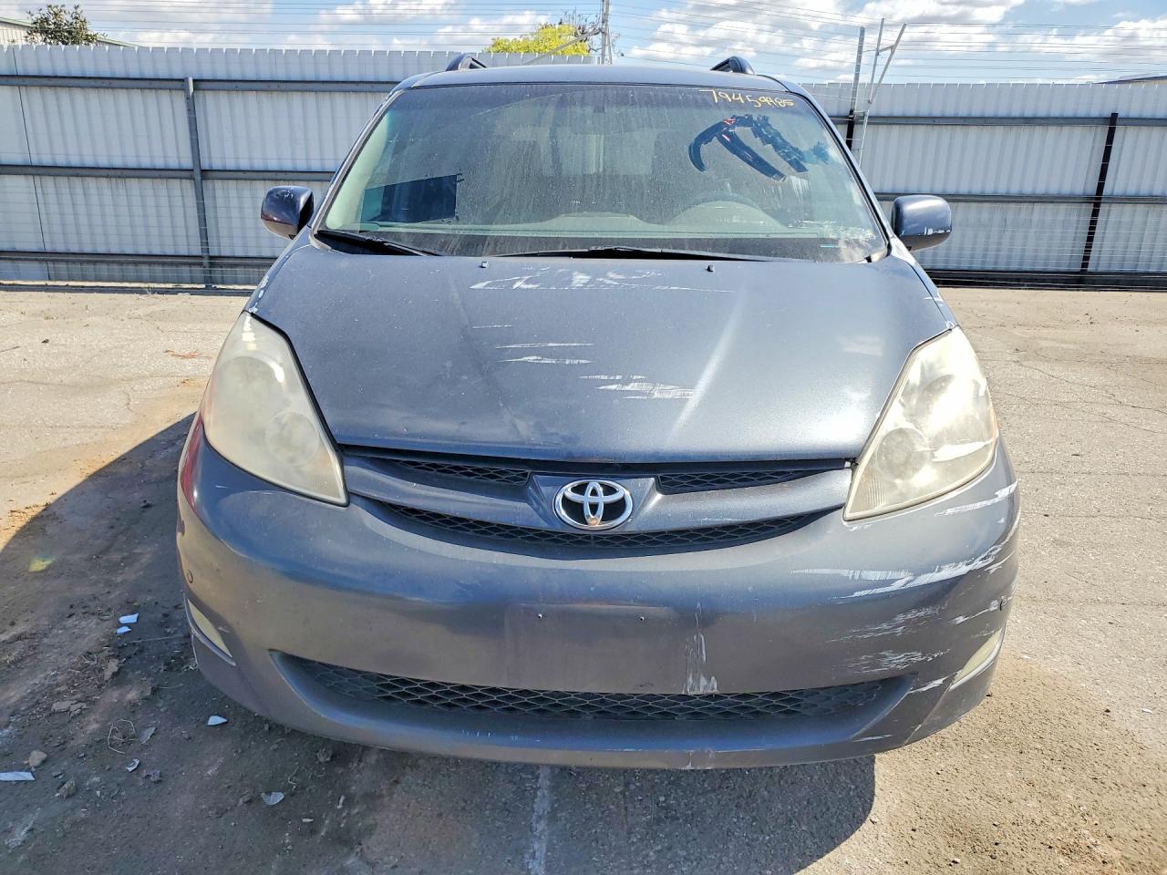 2009 TOYOTA SIENNA XLE photo 9