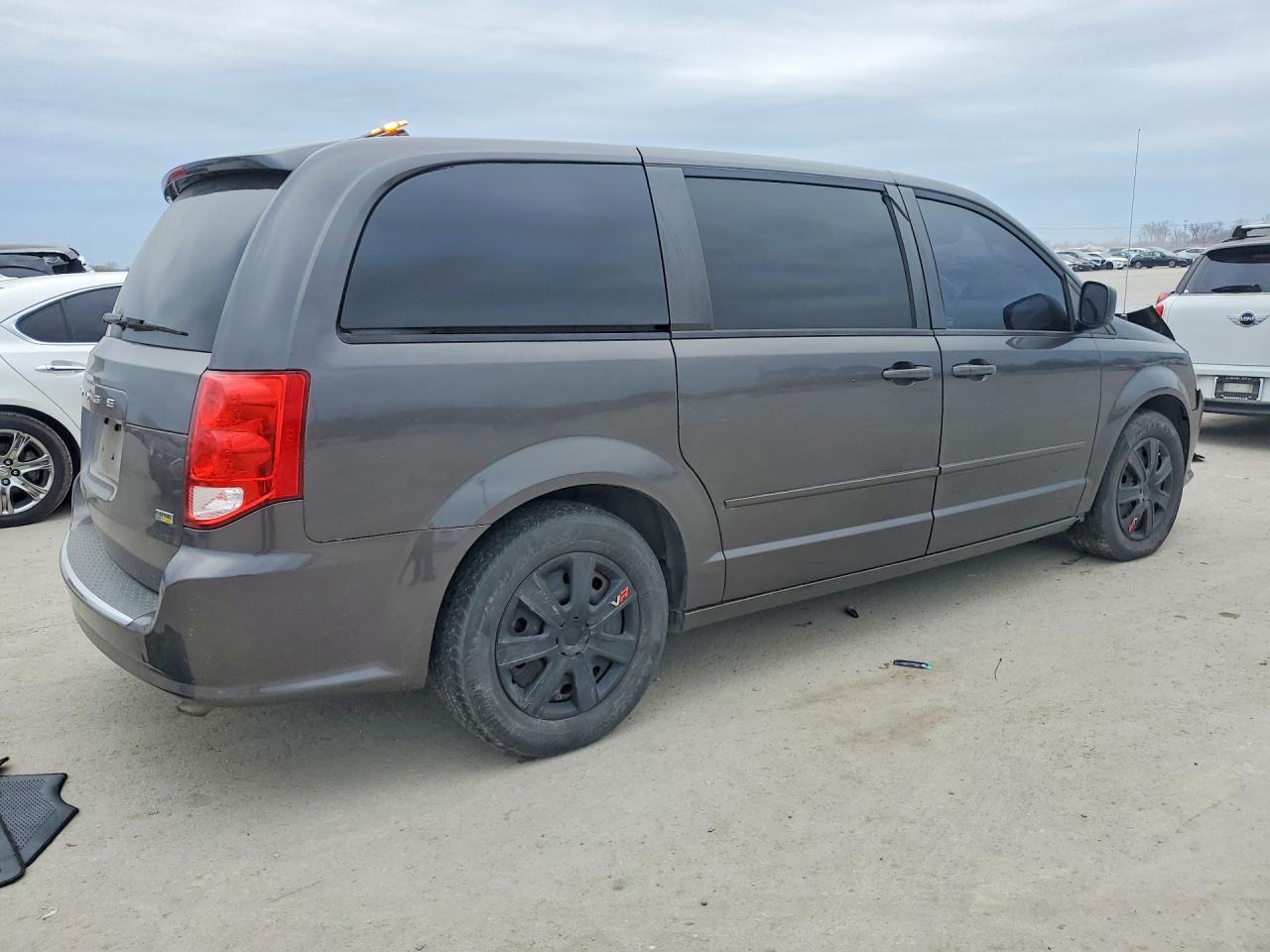 2015 DODGE GRAND CARAVAN SE photo 5