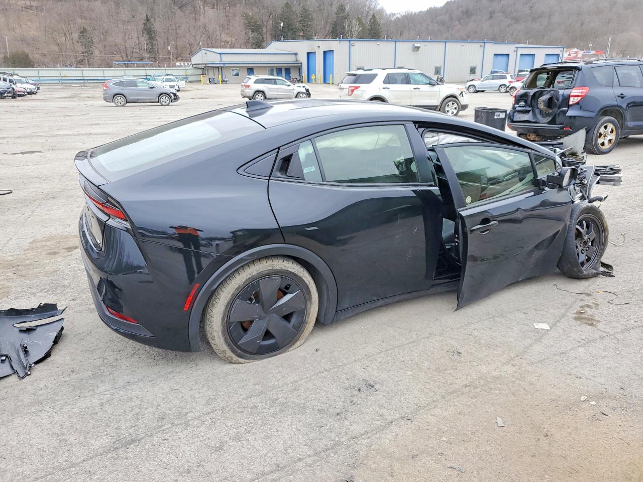 2025 TOYOTA PRIUS LE photo 5