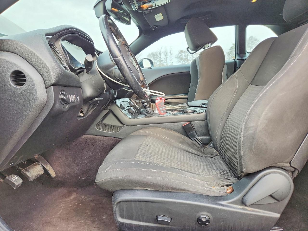 2016 DODGE CHALLENGER SXT photo 13