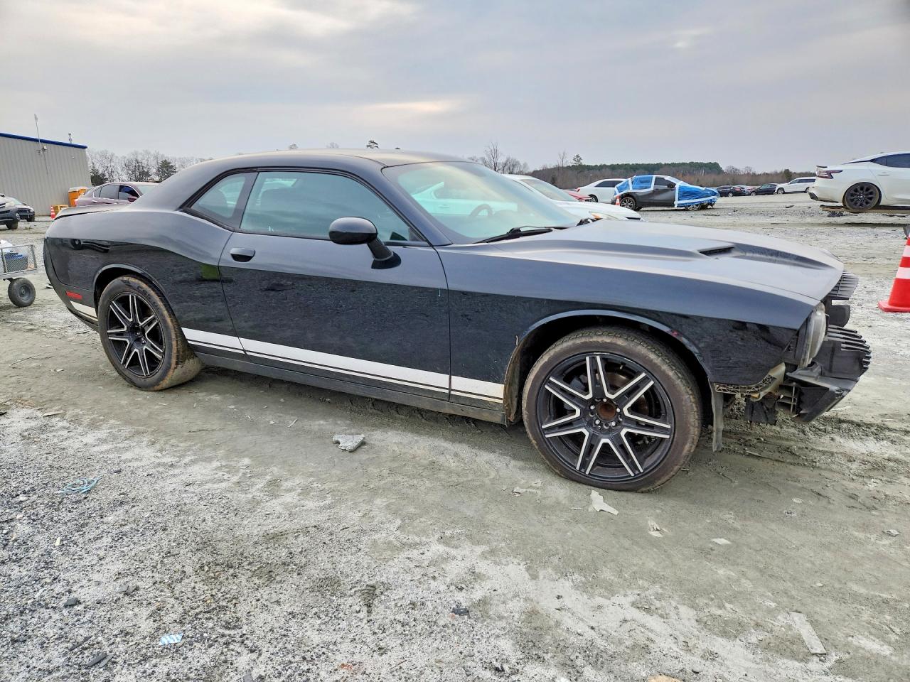 2016 DODGE CHALLENGER SXT photo 7
