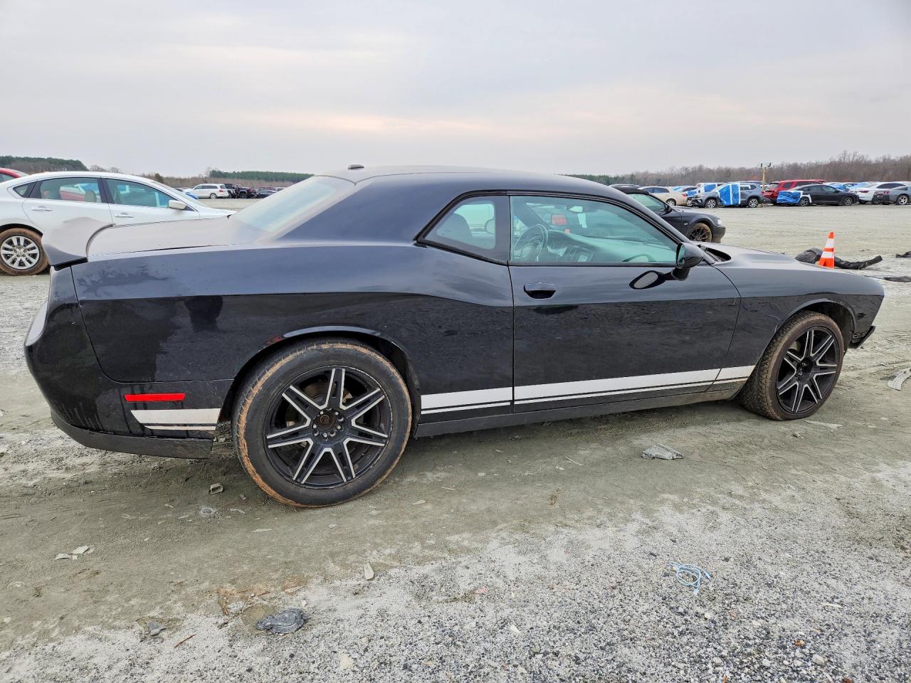 2016 DODGE CHALLENGER SXT photo 5