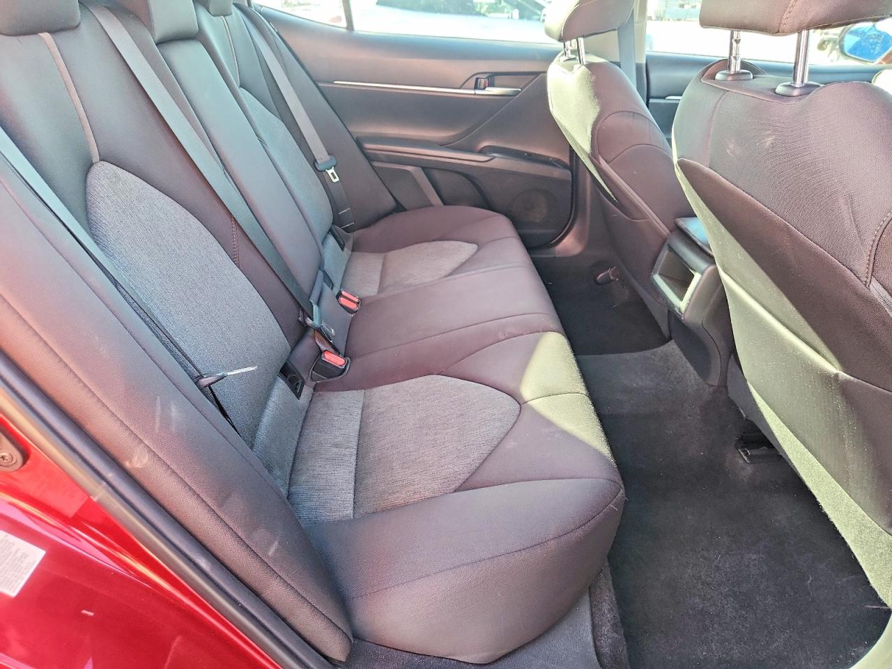 2018 TOYOTA CAMRY LE photo 10