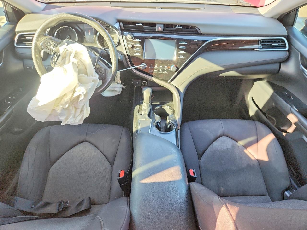 2018 TOYOTA CAMRY LE photo 8