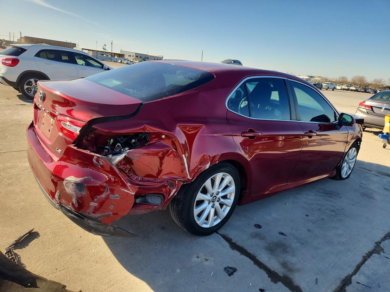 2018 TOYOTA CAMRY LE photo 3