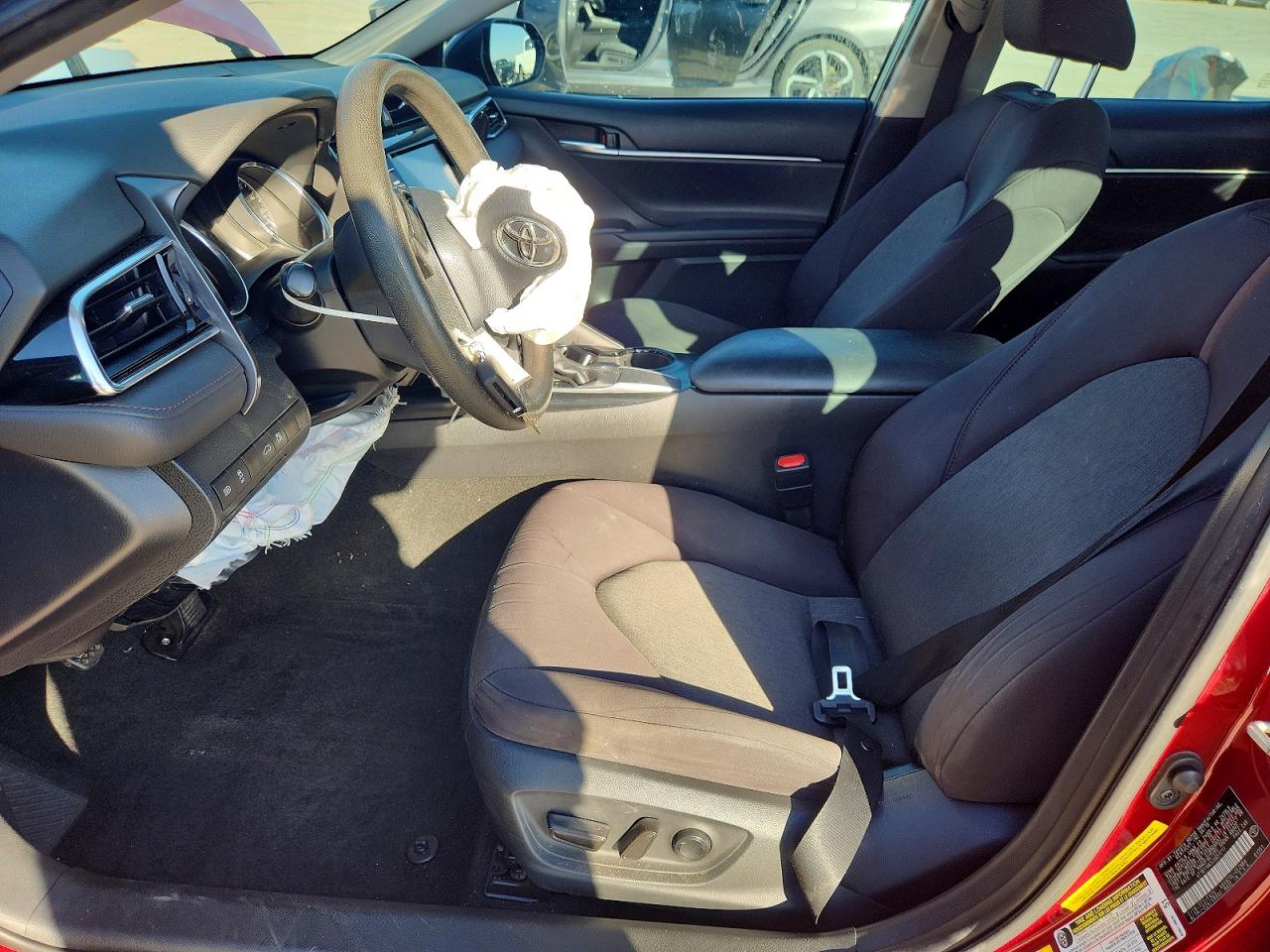 2018 TOYOTA CAMRY LE photo 7