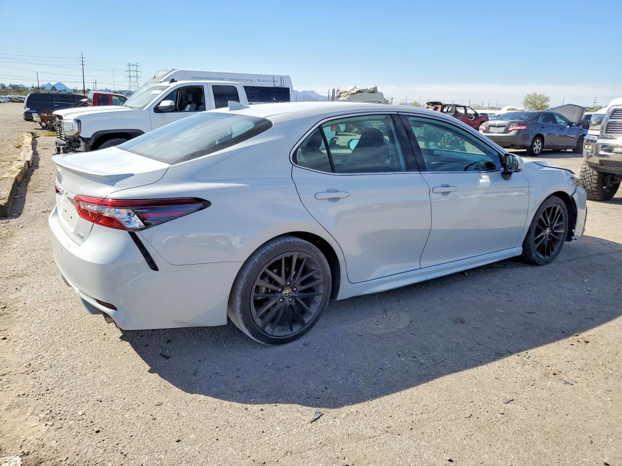 2022 TOYOTA CAMRY XSE photo 3
