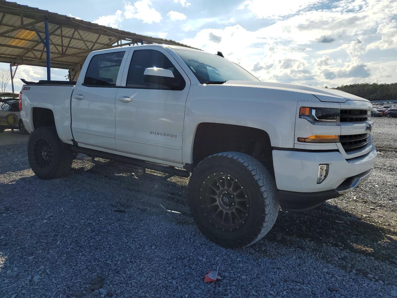 2017 CHEVROLET SILVERADO K1500 LT photo 10