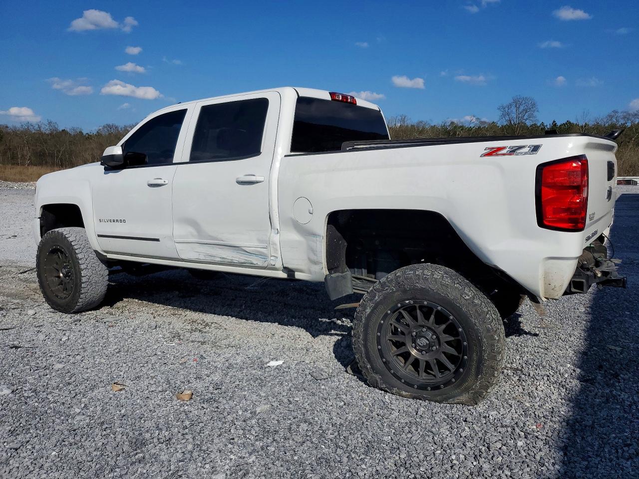 2017 CHEVROLET SILVERADO K1500 LT photo 4