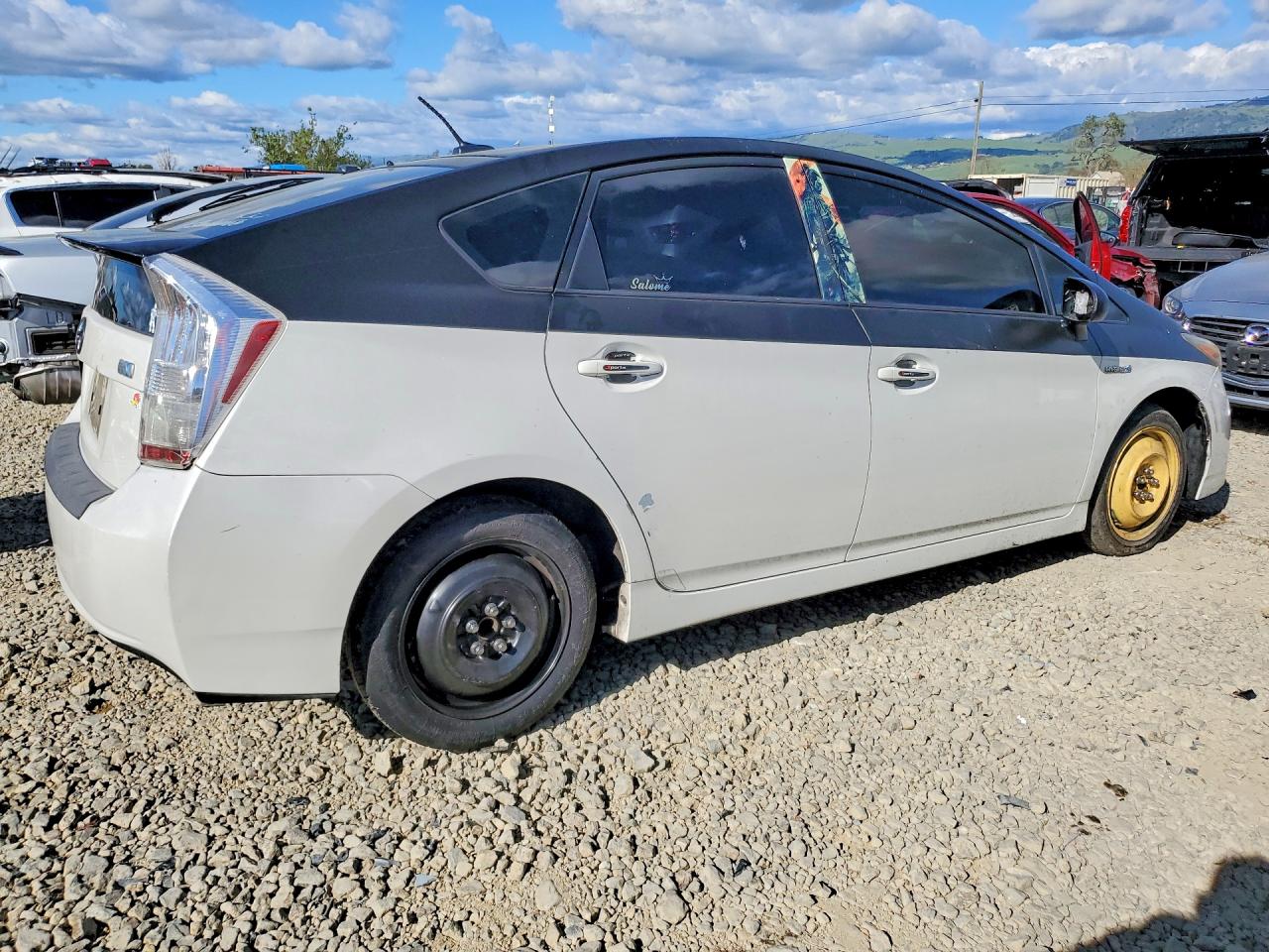 2010 TOYOTA PRIUS II photo 3