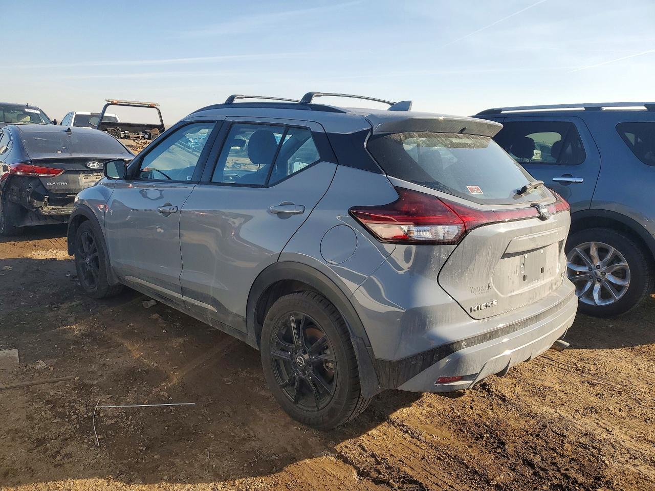 2022 NISSAN KICKS SR photo 3