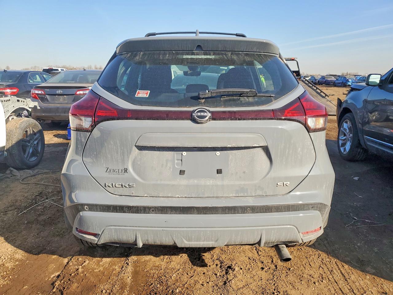 2022 NISSAN KICKS SR photo 11
