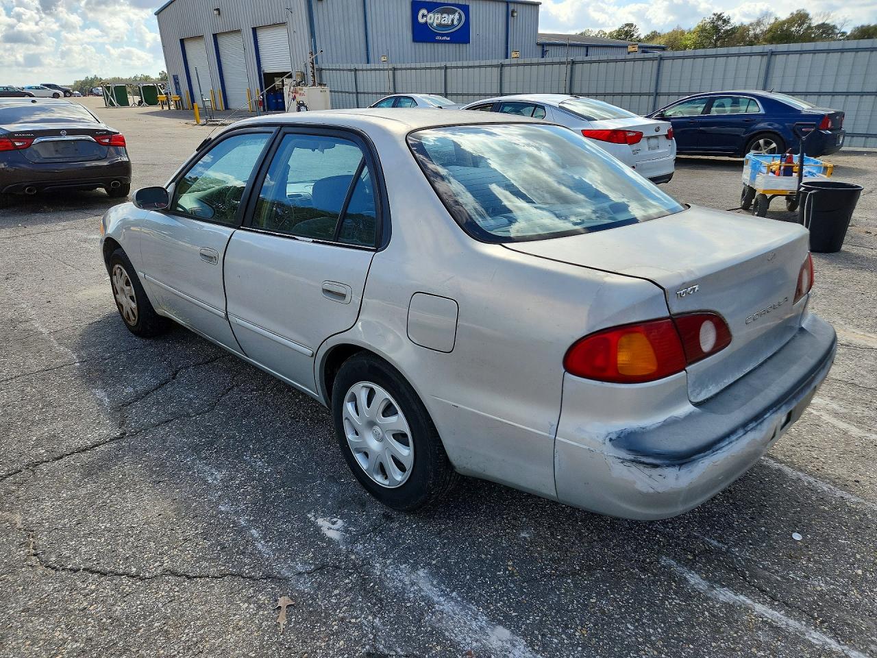 2001 TOYOTA COROLLA LE photo 2