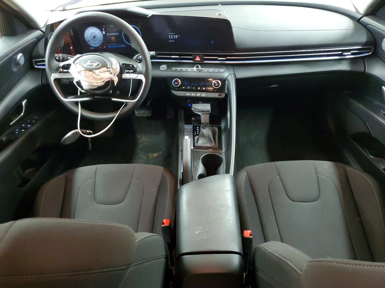 2024 HYUNDAI ELANTRA SEL photo 15