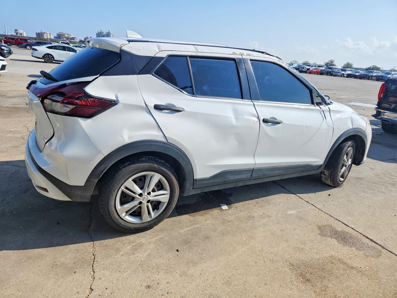 2021 NISSAN KICKS S photo 5