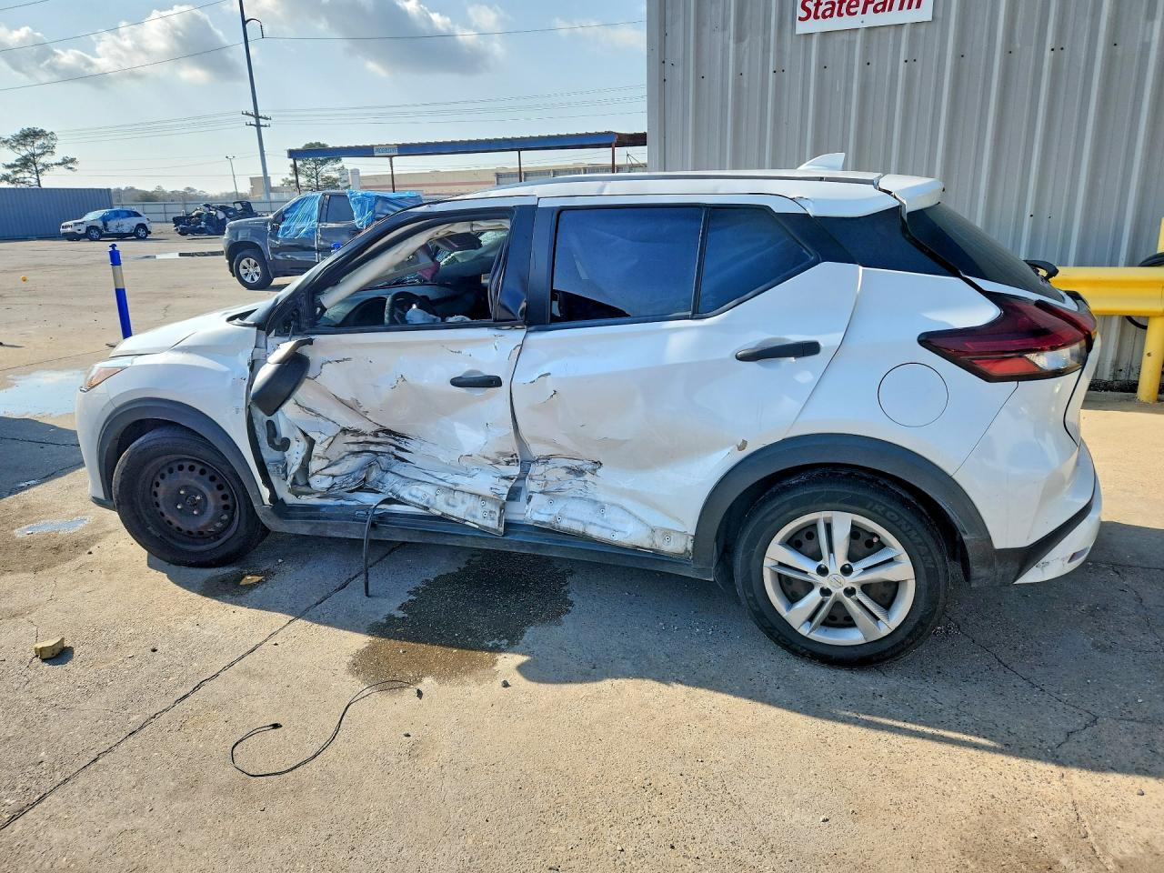 2021 NISSAN KICKS S photo 3