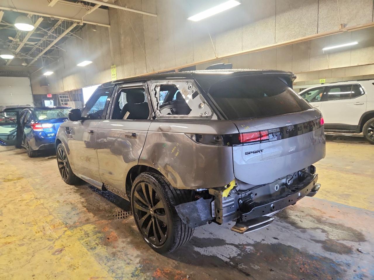 2025 LAND ROVER RANGE ROVER SPORT DYNAMIC SE photo 2