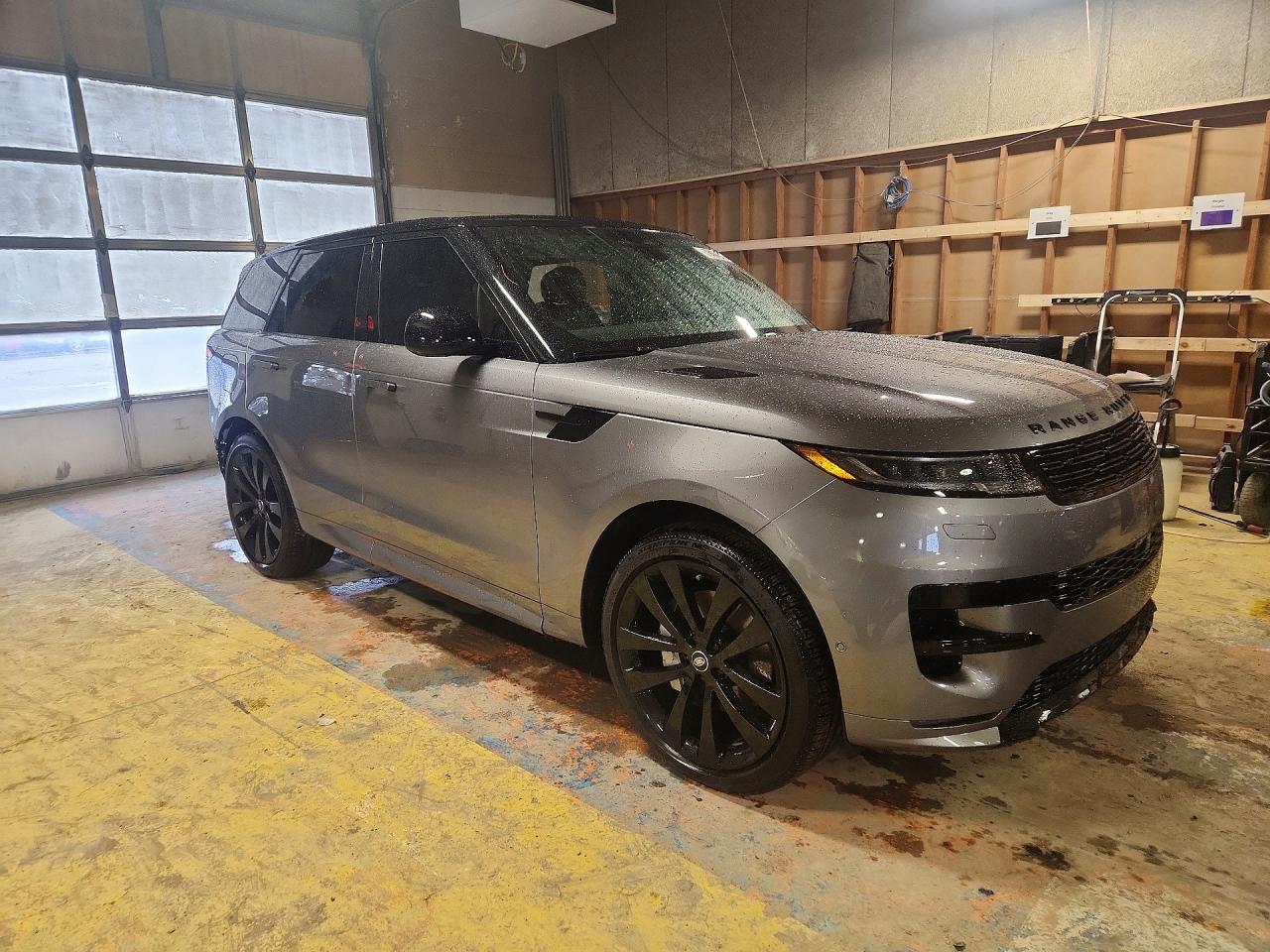 2025 LAND ROVER RANGE ROVER SPORT DYNAMIC SE photo 4