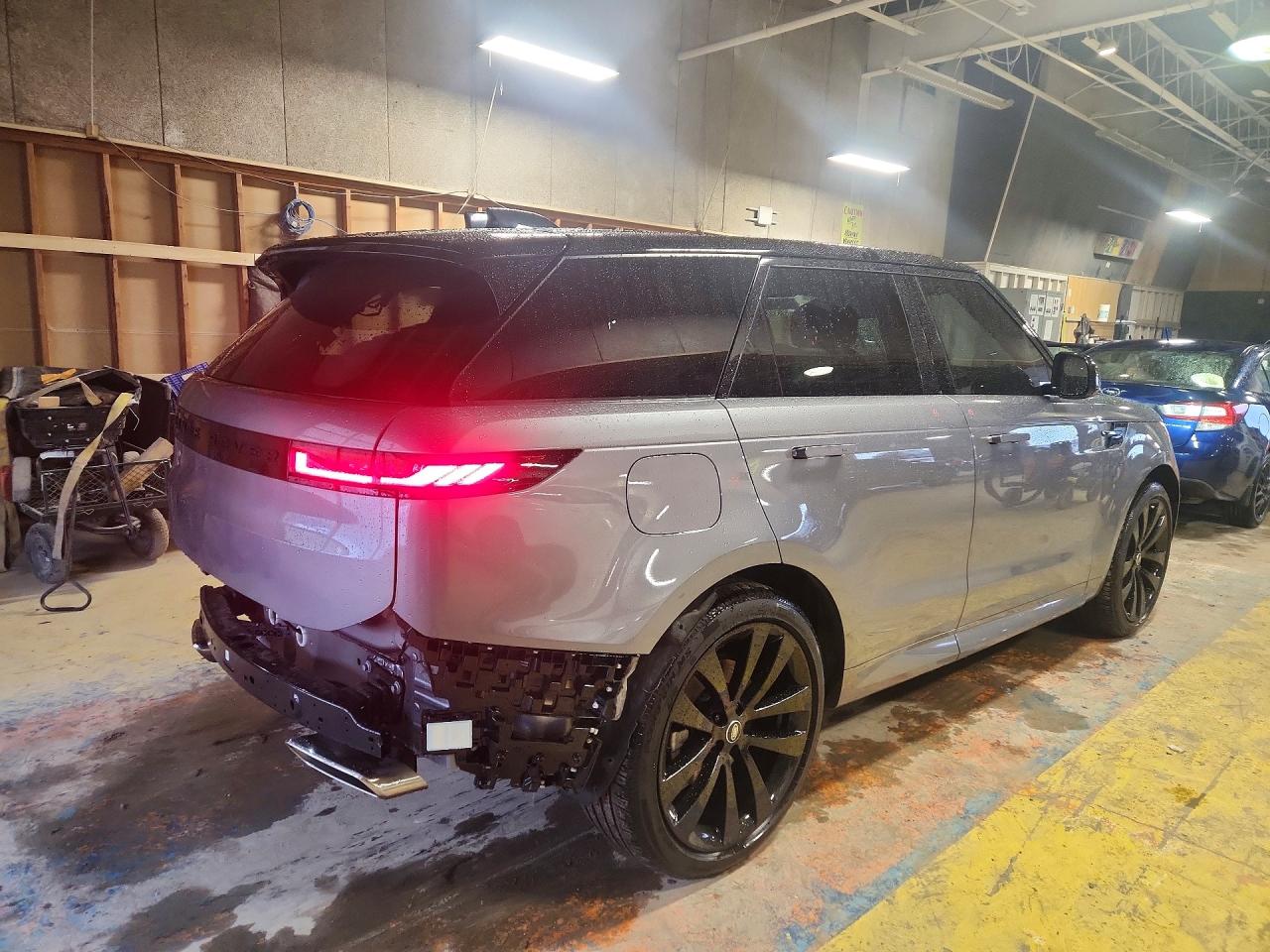 2025 LAND ROVER RANGE ROVER SPORT DYNAMIC SE photo 3