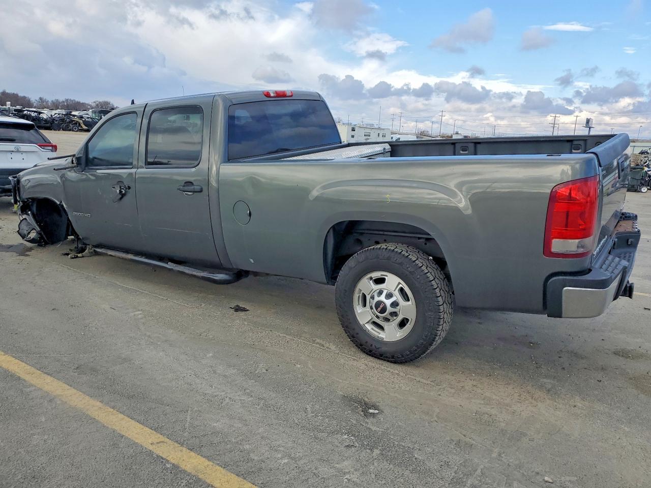 2011 GMC SIERRA K2500 SLE photo 2