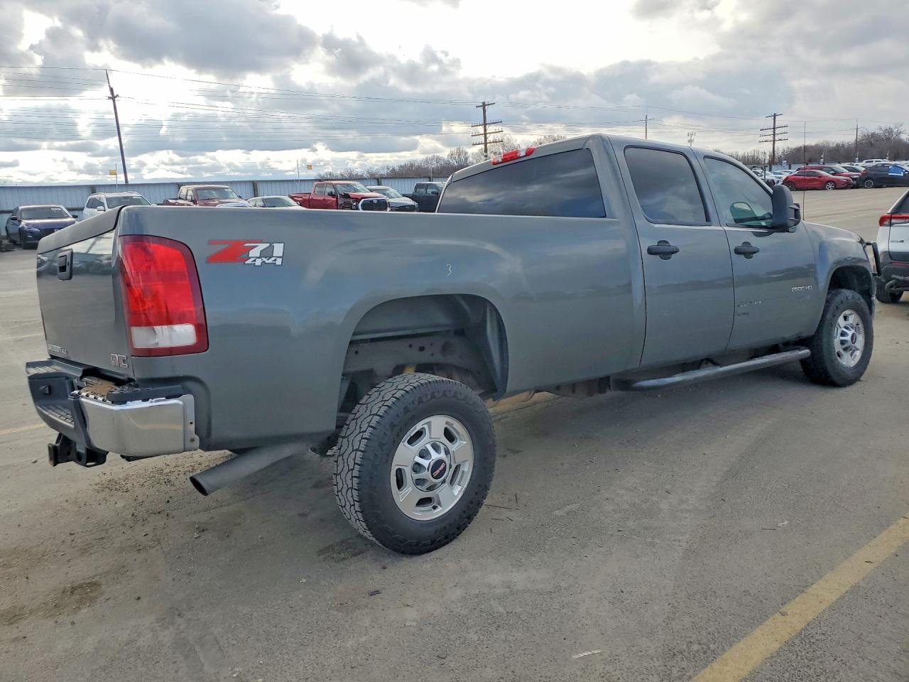 2011 GMC SIERRA K2500 SLE photo 3