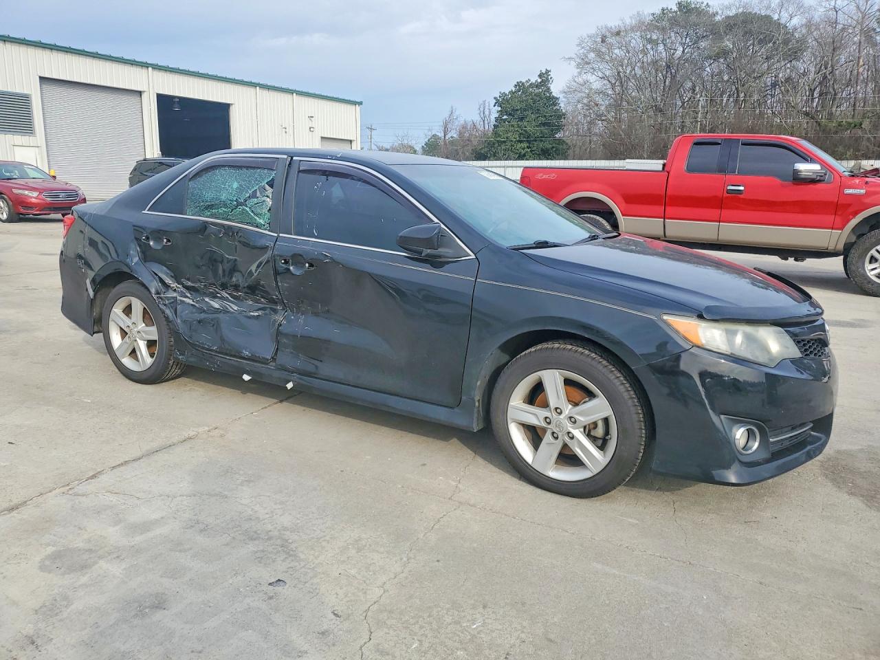 2013 TOYOTA CAMRY photo 10