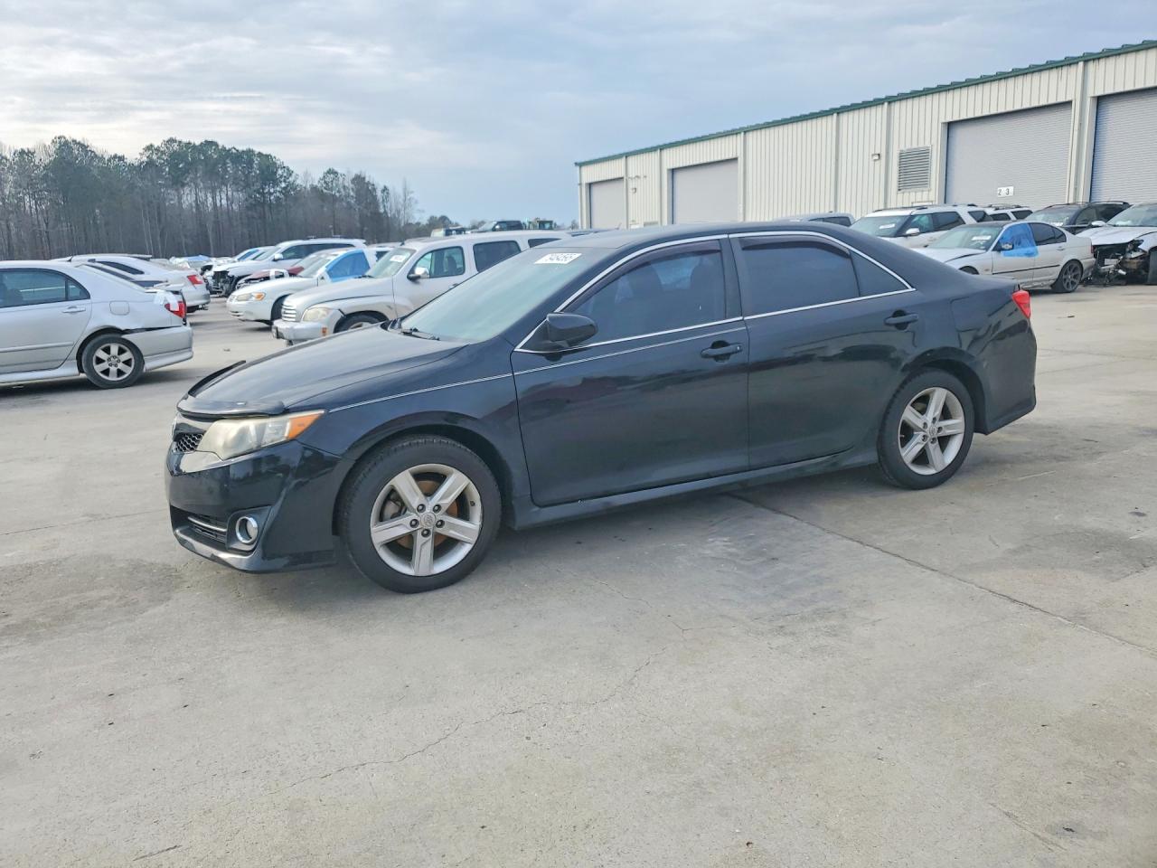 2013 TOYOTA CAMRY