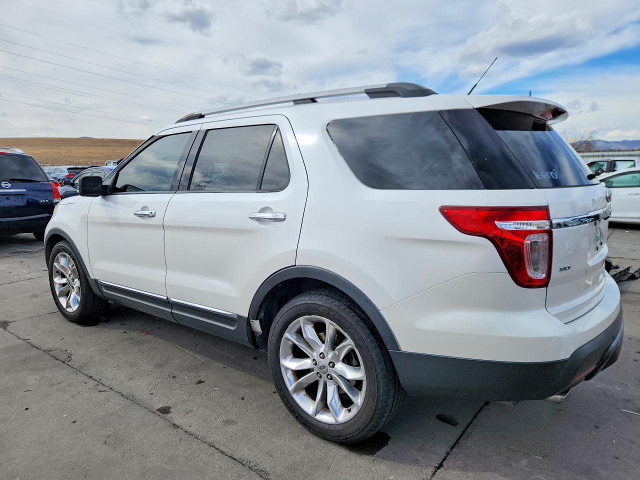 2011 FORD EXPLORER XLT photo 2