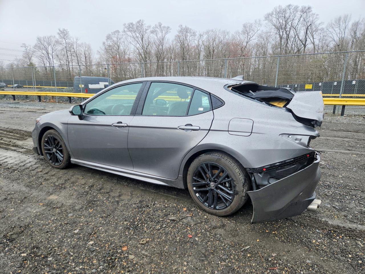 2025 TOYOTA CAMRY SE photo 3