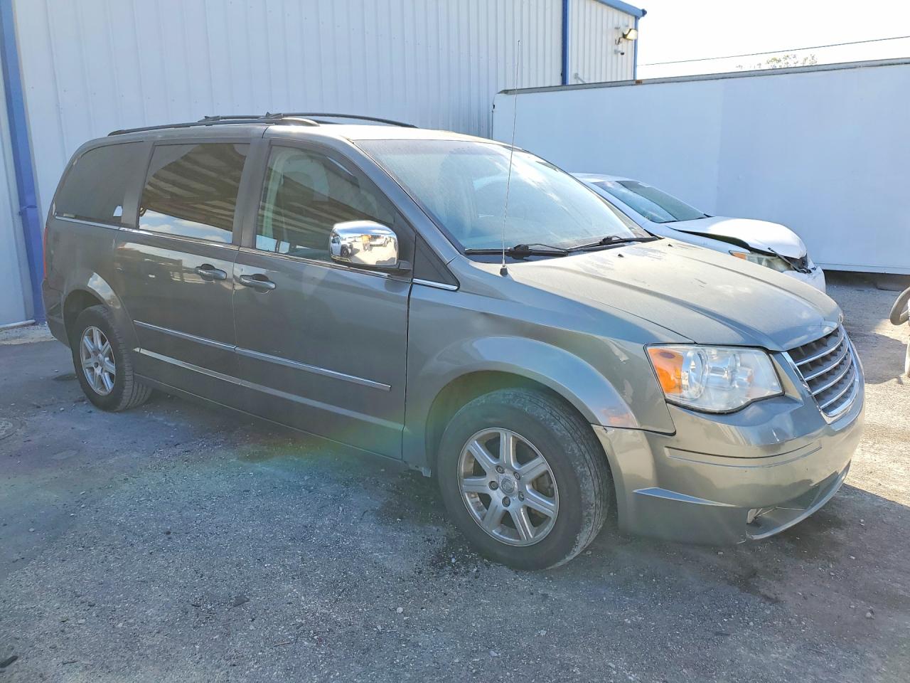 2010 CHRYSLER TOWN & COUNTRY TOURING photo 7