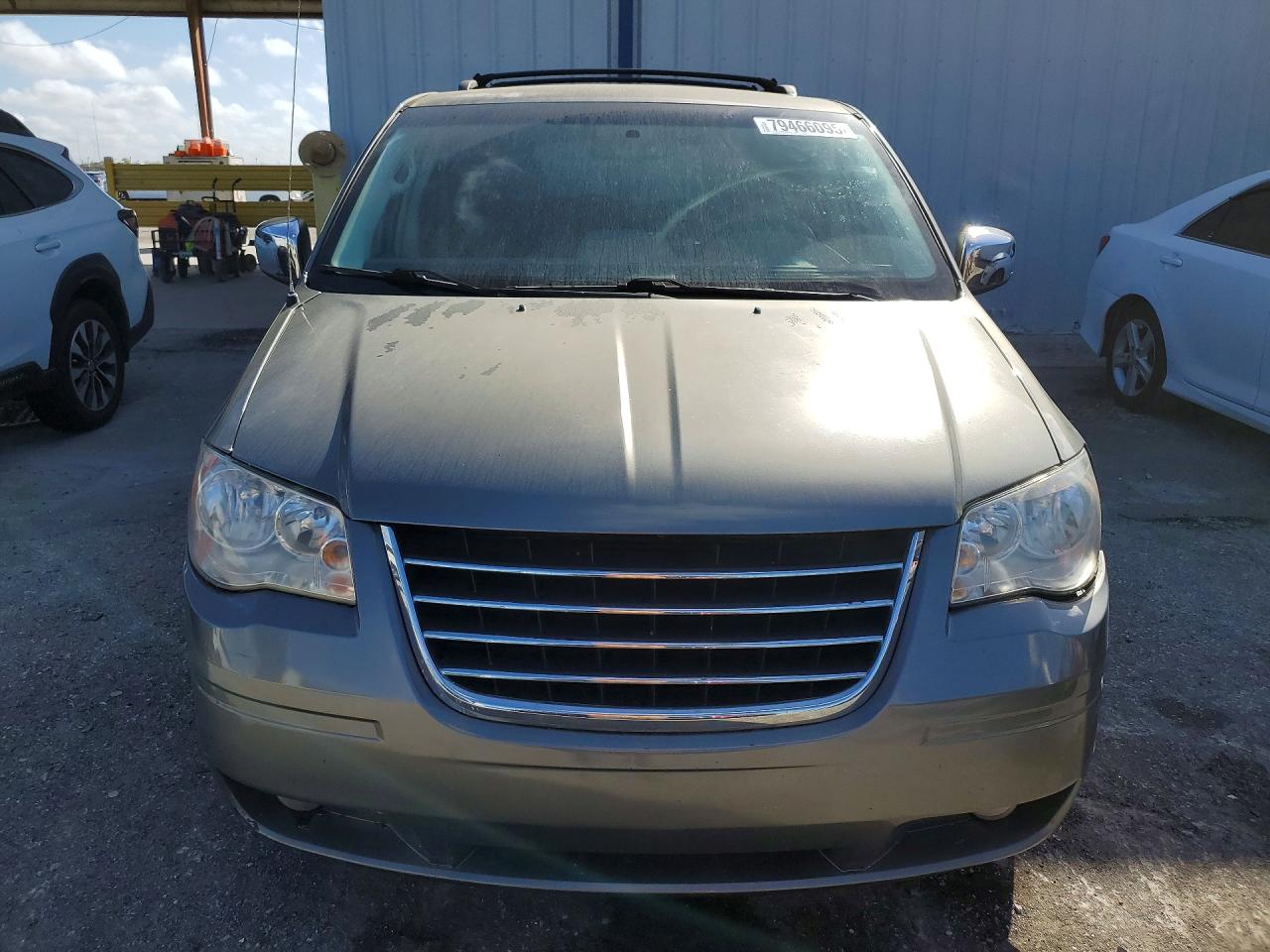2010 CHRYSLER TOWN & COUNTRY TOURING photo 9