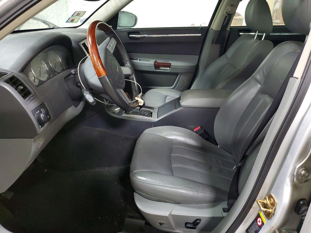 2005 CHRYSLER 300C photo 13