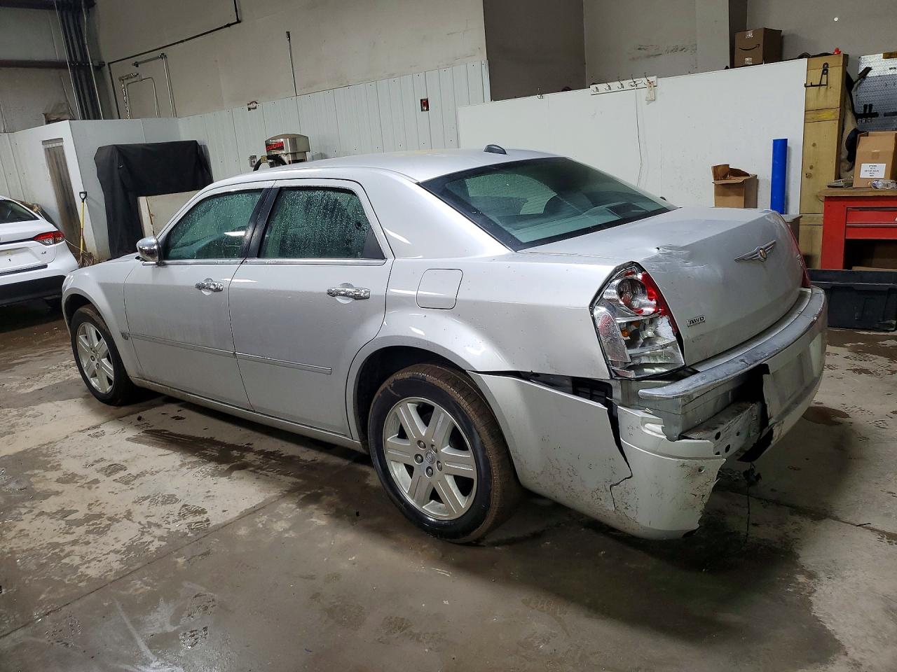 2005 CHRYSLER 300C photo 3