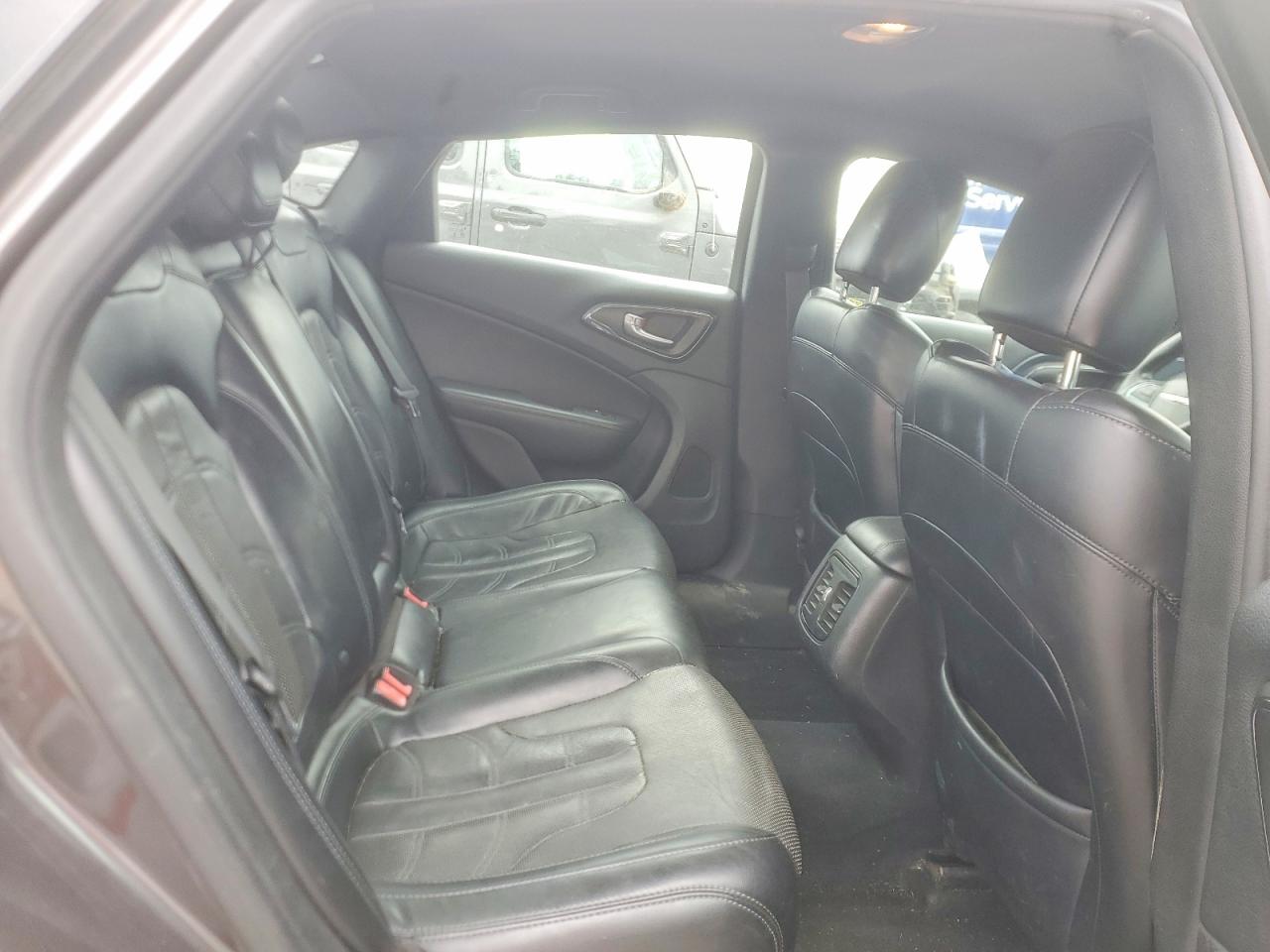 2015 CHRYSLER 200 S photo 18
