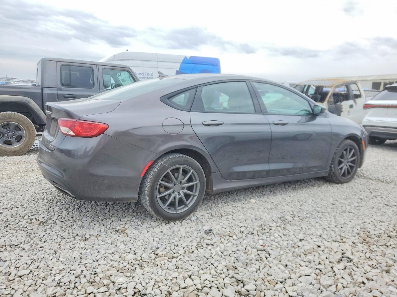 2015 CHRYSLER 200 S photo 4