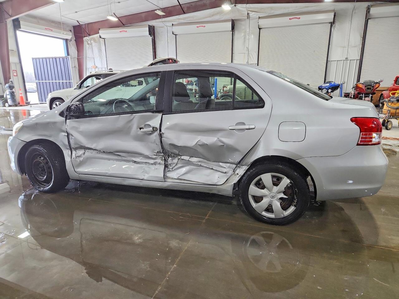 2007 TOYOTA YARIS BASE photo 2