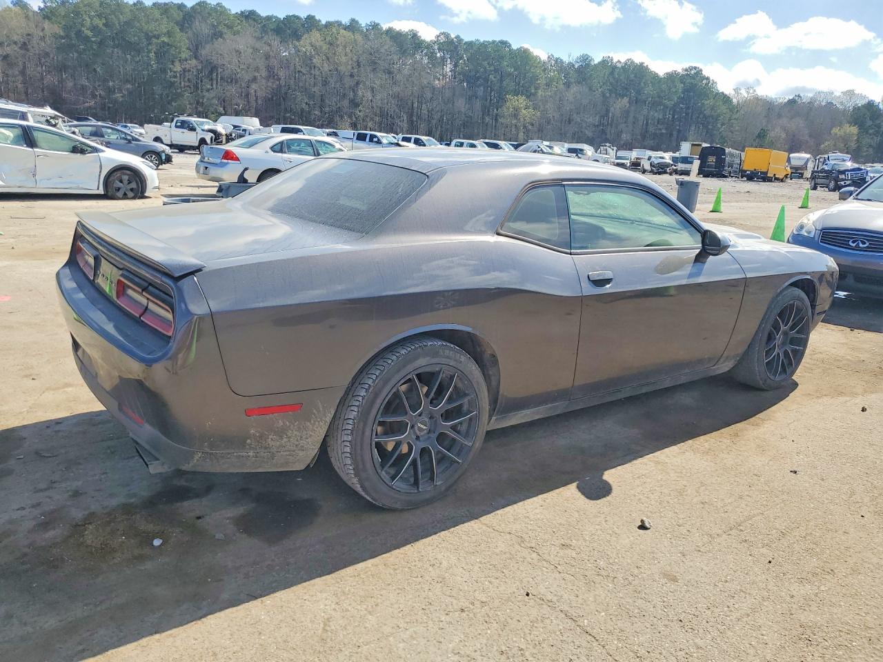 2016 DODGE CHALLENGER SXT photo 5