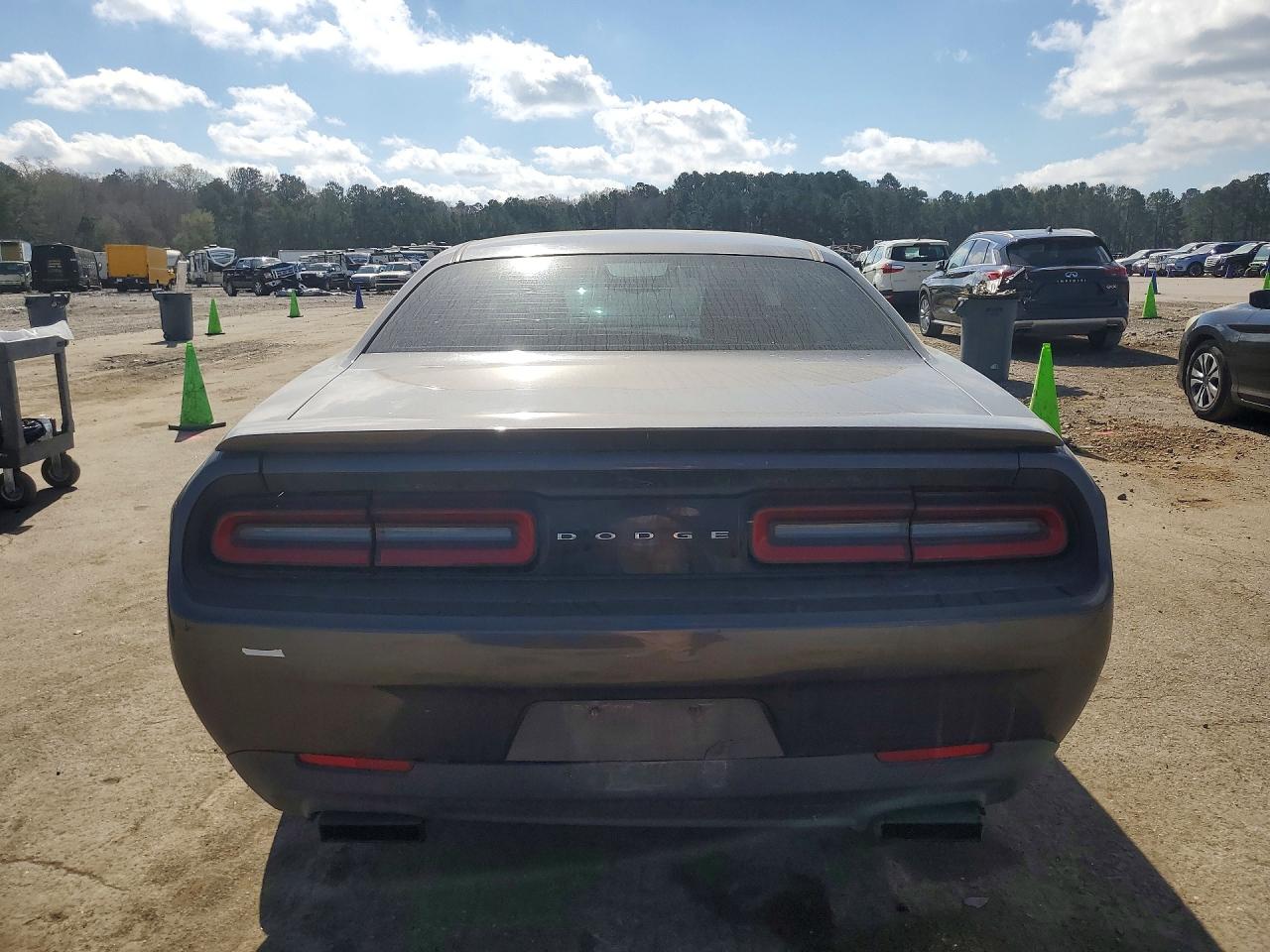 2016 DODGE CHALLENGER SXT photo 11