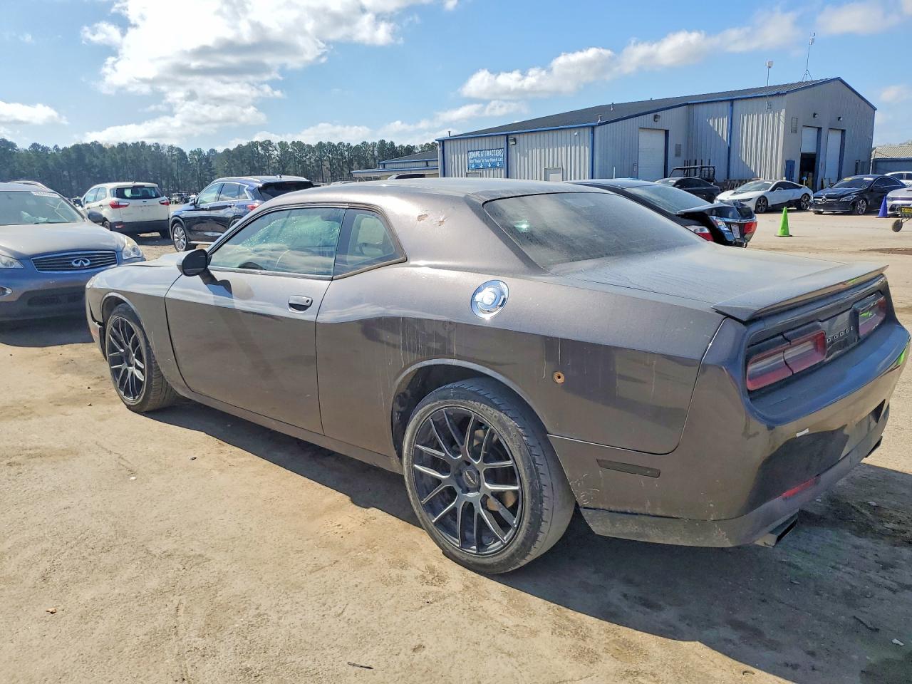 2016 DODGE CHALLENGER SXT photo 3