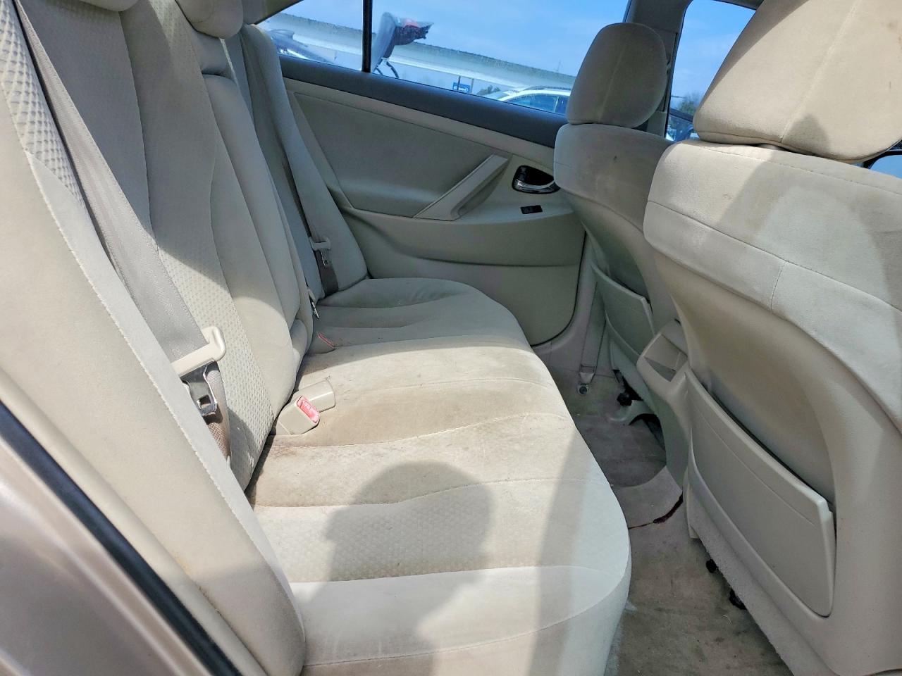 2009 TOYOTA CAMRY LE photo 10