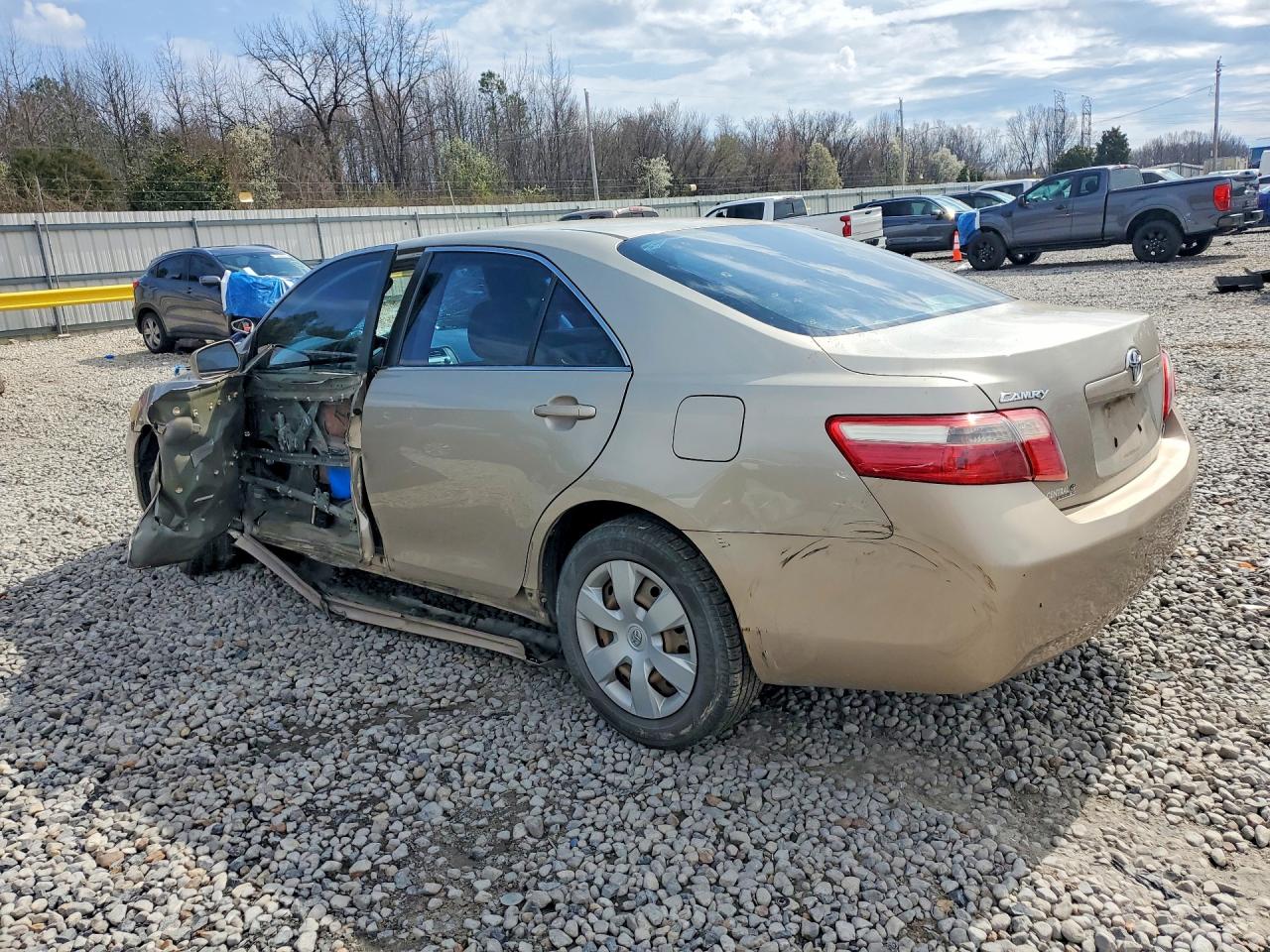 2009 TOYOTA CAMRY LE photo 2