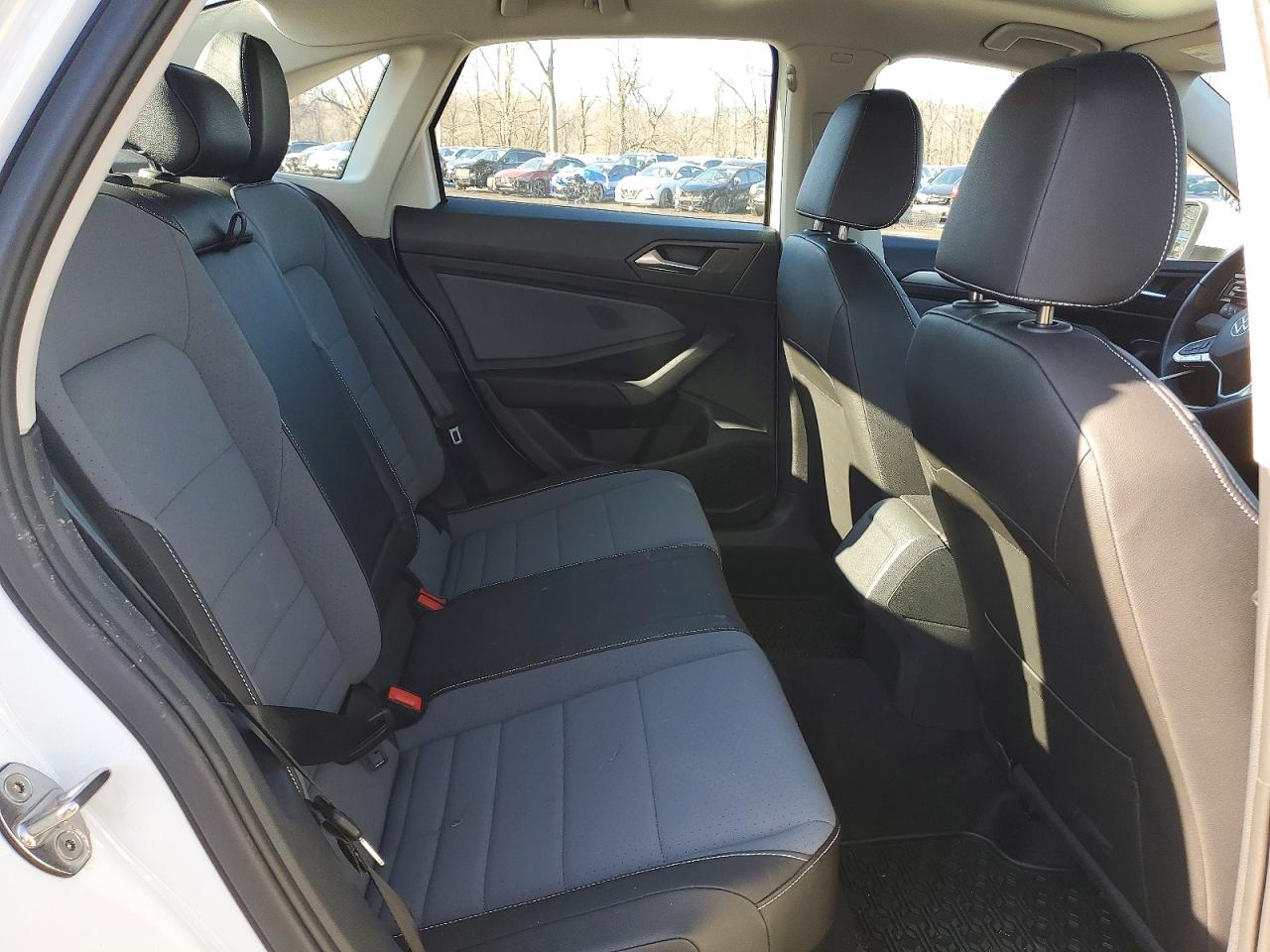 2025 VOLKSWAGEN JETTA SE photo 28