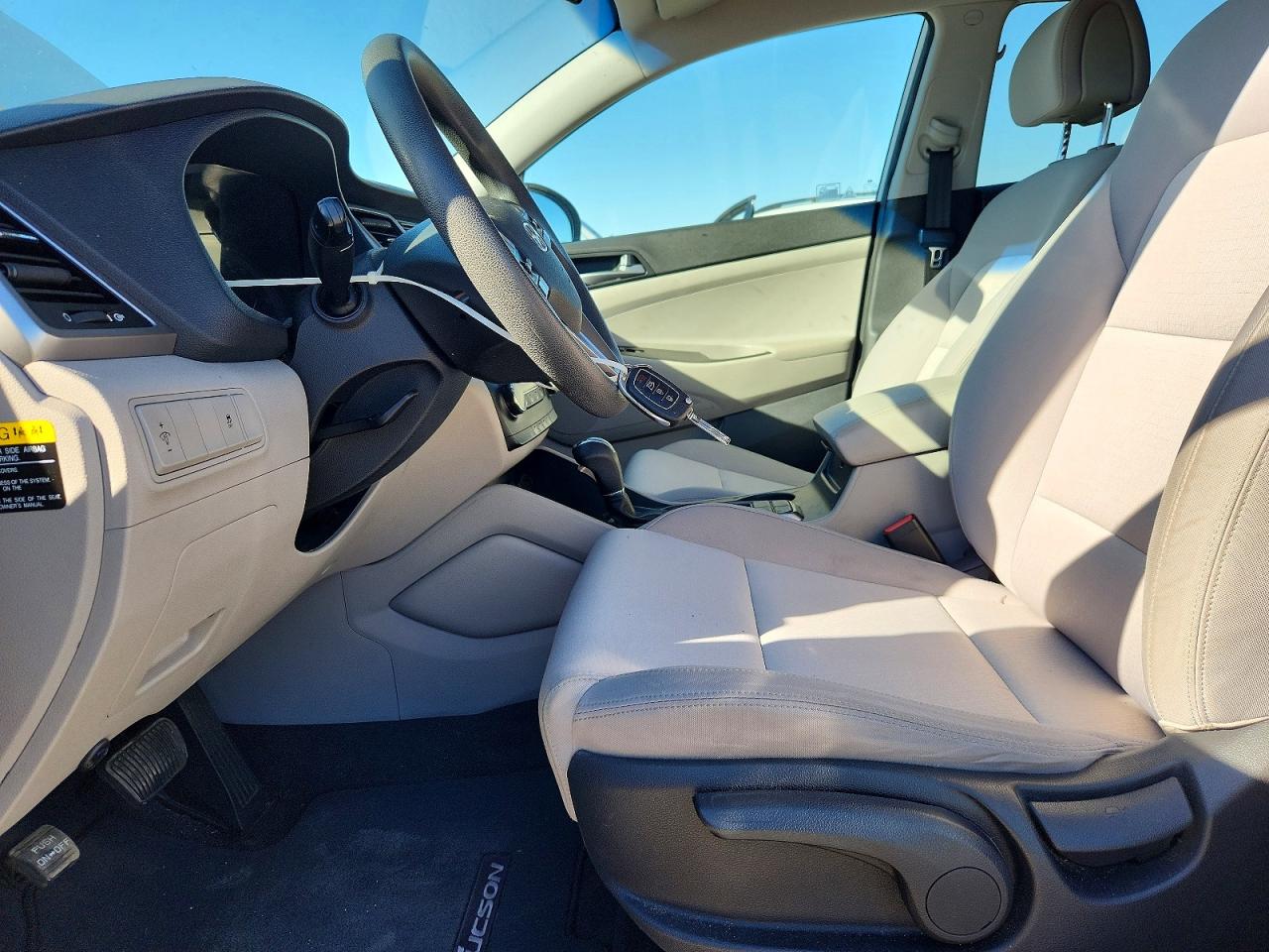 2017 HYUNDAI TUCSON SE photo 7